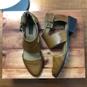 URBAN OUTFITTERS || Cut-out Booties